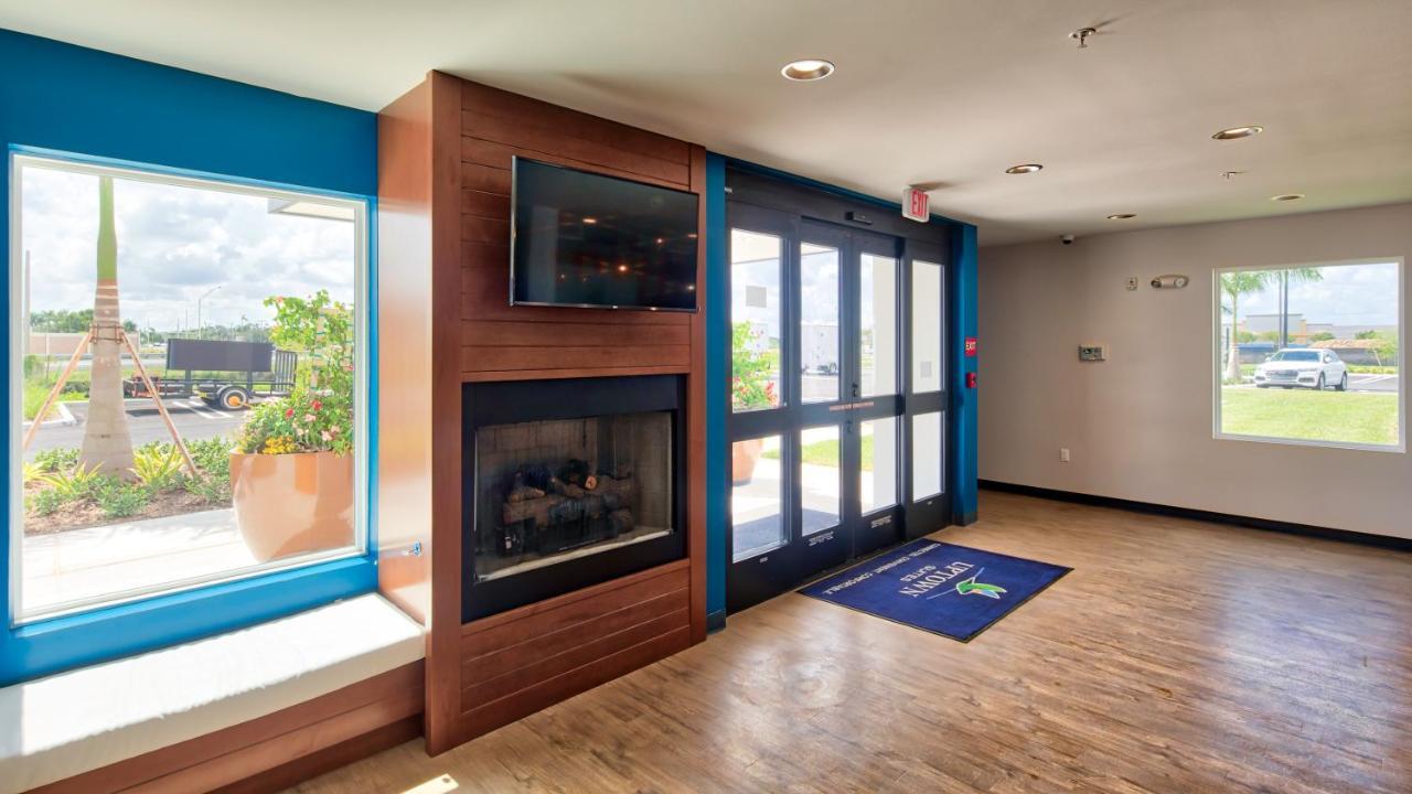 Uptown Suites Extended Stay Tampa Fl - Riverview Екстер'єр фото